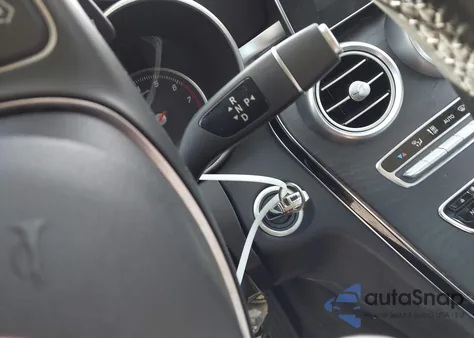 2017 Mercedes-Benz C 300 z USA, uszkodzony, nr VIN WDDWF4JB2HR226991